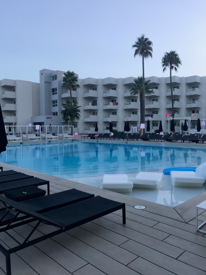 12A9EC35-BD4E-43AB-8712-1F60B56FDD71